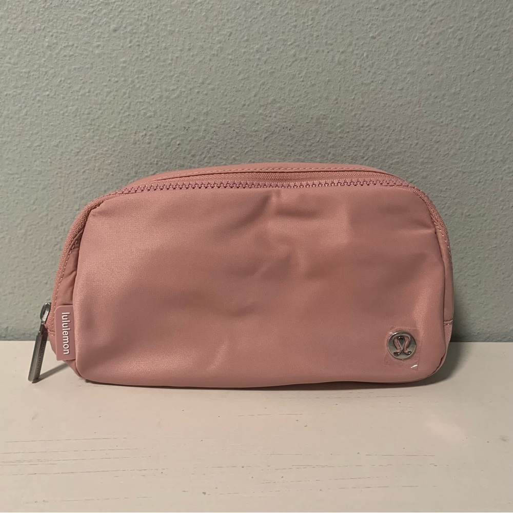 Lululemon Everywhere Belt Bag